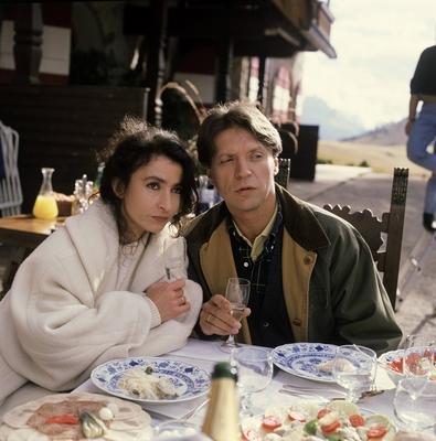F?R IMMER JUNG D 1990 Vivian Naefe Szene mit RENAN DEMIRKAN Susanne und HELMUT BERGER Michael-stock-foto