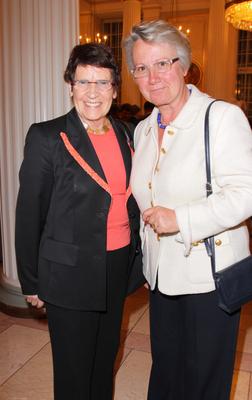 Von Weizsaecker Geburtstag 25.04.2010 Prof.Dr. Rita Suessmuth (CDU) + Bundes-Bildungsministerin Annette Schavan (CDU) im-stock-foto