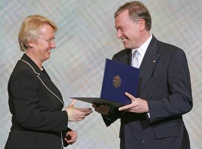 Annette SCHAVAN wird durch den Bundespraesidenten Horst KOEHLER zur Ministerin ernannt Berlin 22-stock-foto