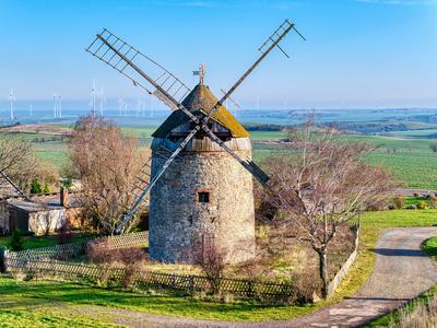Ein Blick auf die Hollaender Turmwindm?hle in Neuplatendorf-stock-photo