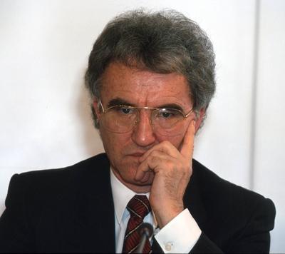 Bildnummer: 54700300  Datum: 30.03.1999  Copyright: imago/Rolf BraunDr. Horst Teltschik , Vorstandsmitglied BMW AG , Bilanzpressekonferenz , 30.03.1999 , M?nchen , Portrait Wirtschaft People Portr?t kbdig xkg 1999 Quadrat  o0 NachdenklichkeitBildnummer 54700300 Date 30 03 1999 Copyright Imago Rolf Brown Dr Horst Teltschik Member of the Board BMW AG press briefing on annual results 30 03 1999 Munich Portrait Economy Celebrities Portrait Kbdig xkg 1999 Square o0 contemplation-stock-foto