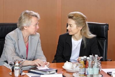 Annette SCHAVAN l CDU Bundesbildungsministerin und Ursula VON DER LEYEN CDU Annette SCHAV-stock-photo