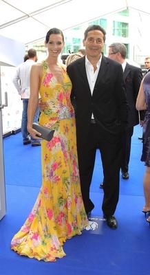 Ex-Miss Schweiz Anita Buri mit Roger Schawinski / bei der Verleihung - Der Schweizer Fernsehpreis 2011 - von -Tele- und-stock-foto