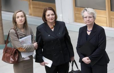 vlnr Kristina SCHROEDER CDU Bundesfamilienministerin Sabine LEUTHEUSSER SCHNARRENBERGER-stock-foto