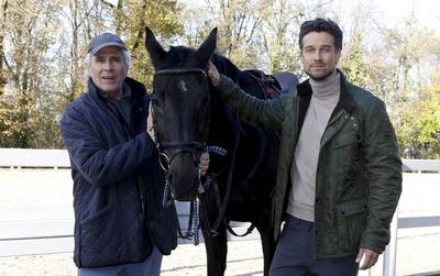 1108/ Gojko Mitic (Pferdepfleger Ortwin Michalsky), Wayne Carpendale (Springreiter Claudius von Kampen). / Fototermin be-stock-photo