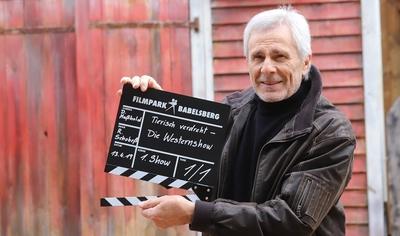 Filmpark Babelsberg Tierisch verdreht Die neue Westernshow Stargast Gojko Mitic Potsdam Brandenb-stock-foto