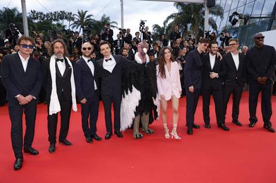 Cast und Team von 'I Love Peru'  mit Michel Hazanavicius, Jean-Pascal Zadi, Raphaël Quenard, Hugo David, François Civil, Jean-Baptiste Durand und anderen-stock-photo