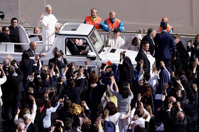 News - Pope Leo XIV Holy Mass for the Beginning of the Pontificate and Regina Caeli-stock-foto