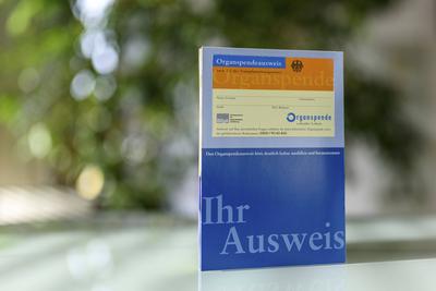 Das Erkl?rungsbuch mit Organspendeausweis der Bundeszentrale f?r gesundheitliche Aufkl?rung. (Themenbild, Symbolbild) **-stock-foto