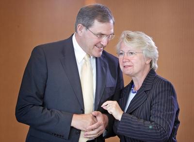 Franz Josef JUNG CDU Bundesverteidigungsminister und Annette SCHAVAN CDU Bundesbildungsmini-stock-foto
