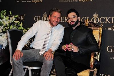 122/ Harald Gloeoeckler, King of Pompoeoes, mit Peer Kusmagk praesentiert exclusive for Engbers im nhow Hotel in Berlin-stock-photo