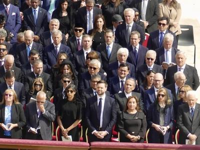 Pope leo xiv presides over inaugural mass.-stock-foto