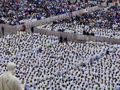 Pope leo xiv presides over inaugural mass.-stock-foto