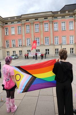 IDAHOBIT: Regenbogenfahne am Brandenburger Landtag-stock-photo