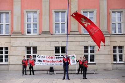 IDAHOBIT: Regenbogenfahne am Brandenburger Landtag-stock-photo