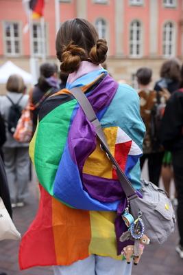 IDAHOBIT: Regenbogenfahne am Brandenburger Landtag-stock-photo