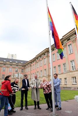 IDAHOBIT: Regenbogenfahne am Brandenburger Landtag-stock-photo