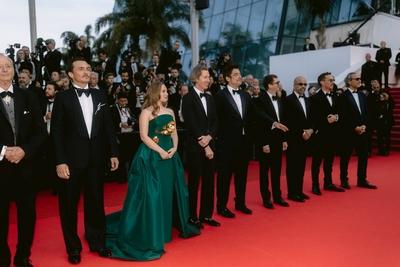 78eme Festival International du Film de Cannes. Mont?e des marches du film The Phoenician Theme. BAELEN-stock-photo
