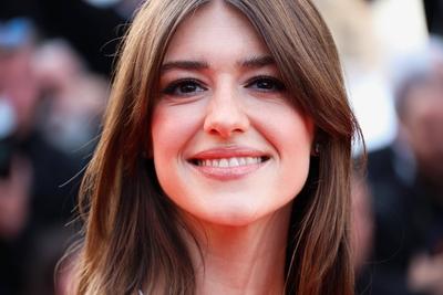 78eme Festival International du Film de Cannes. Mont?e des marches du film The Phoenician Theme. VOISIN-stock-photo