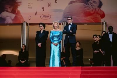 78eme Festival International du Film de Cannes. Mont?e des marches du film The Phoenician Theme. BAELEN-stock-photo