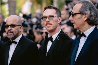 78eme Festival International du Film de Cannes. Mont?e des marches du film The Phoenician Theme. BAELEN-stock-photo