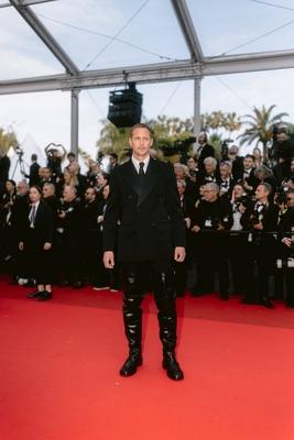 78eme Festival International du Film de Cannes. Mont?e des marches du film The Phoenician Theme. BAELEN-stock-photo