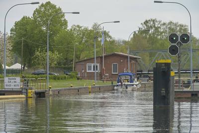 Schleuse Witzeeze, Elbe-L?beck-Kanal, Schleswig-Holstein, Deutschland *** Witzeeze Lock, Elbe L?beck Canal, Schleswig Ho-stock-foto