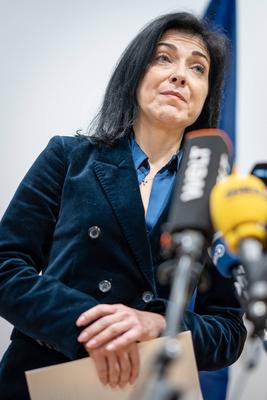 Pressestatement der Bundesministerin f?r Wirtschaft und Energie und der Exekutiv-Vizepr?sidentin der EU Kommission f?r einen sauberen, fairen und wettbewerbsf?higen Wandel in Berlin-stock-foto