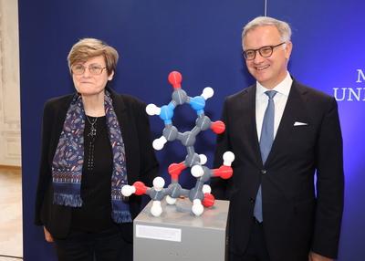 Katalin KARIKO - Nobelpreistr?gerin im Josephinum-stock-foto