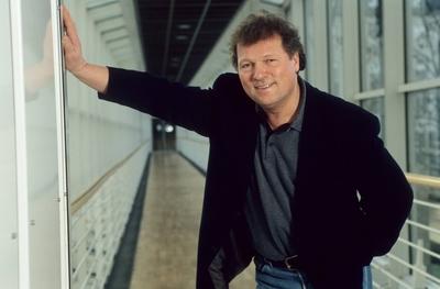 Bildnummer: 56899007  Datum: 13.04.2000  Copyright: imago/teutopressThomas Freitag (Kabarettist) 04/00 thg Mann Kabarett Komik Comedy TV Fernsehen Schauspiel dunkelhaarig kurzhaarig Locken leger Jackett schwarz Hemd grau stehend aufst?tzend Flur halb quer l?chelnd Fototermin Thomas Freitag am 13.04.2000 in Bielefeld People Shooting x0x xsk 2000 quer Aufmacher  56899007 Date 13 04 2000 Copyright Imago  Thomas Friday Comedian 04 00 THG Man Cabaret comic Comedy TV Television Acting dark haired short lure casual Jacket Black Shirt grey standing aufst?tzend Corridor half horizontal smiling Photo call Thomas Friday at 13 04 2000 in Bielefeld Celebrities Shooting x0x xSK 2000 horizontal Highlight-stock-foto