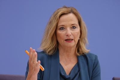 Prof. Dr. Petra Bendel, Universit?t Erlangen-N?rnberg, Deutschland, Berlin, Bundespressekonferenz, Thema: Report Globale-stock-photo