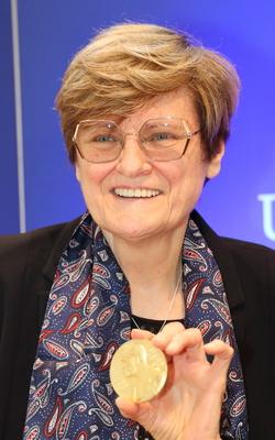 Katalin KARIKO - Nobelpreistr?gerin im Josephinum-stock-foto