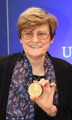 Katalin KARIKO - Nobelpreistr?gerin im Josephinum-stock-foto