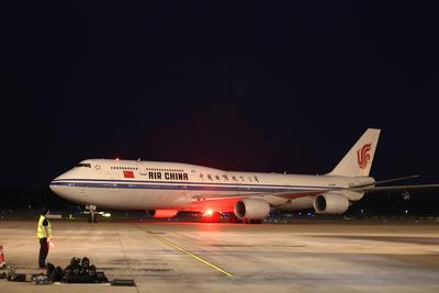BEIJING, CHINA - MAY 18: A commercial flight from Washington D.C. carrying the ancient Zidanku Silk Manuscripts from the-stock-foto