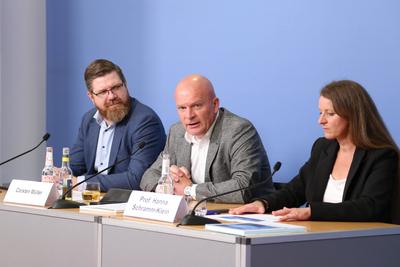 Berlin, Deutschland, 19.05.2025: Haus der Bundespressekonferenz: Pressekonferenz Bundesverband Freier Tankstellen und un-stock-foto