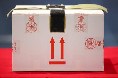 BEIJING, CHINA - MAY 18: The ancient Zidanku Silk Manuscripts from the Warring States period (475-221 B.C.) are displaye-stock-foto