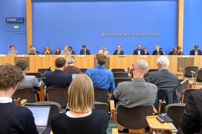 News Bilder des Tages Berlin, Deutschland, 19.05.2025: Bundespressekonferenz: Regierungspressekonferenz: L-R unter ander-stock-foto