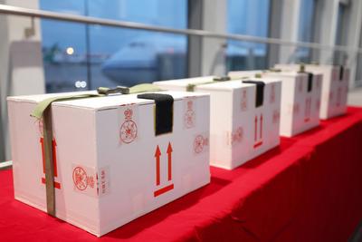 BEIJING, CHINA - MAY 18: The ancient Zidanku Silk Manuscripts from the Warring States period (475-221 B.C.) are displaye-stock-foto