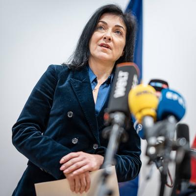 Pressestatement der Bundesministerin f?r Wirtschaft und Energie und der Exekutiv-Vizepr?sidentin der EU Kommission f?r einen sauberen, fairen und wettbewerbsf?higen Wandel in Berlin-stock-foto