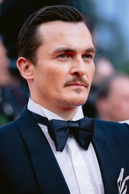 78eme Festival International du Film de Cannes. Mont?e des marches du film The Phoenician Theme. BAELEN-stock-photo