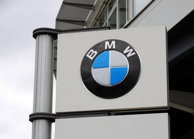 16.03.2024, Deutschland, NRW, Autohersteller, BMW, BMW Logo, Firmenlogo, Aktuell gibt es einen R?ckruf wegen Brandgefahr-stock-foto