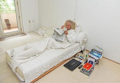 Interview zum 80. Geburtstag mit Rainer Langhans in seiner Wohnung in Schwabing am 015.06.2020 *** Interview on his 80th-stock-foto