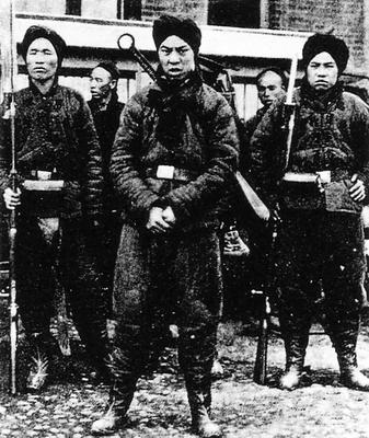 China: Boxer soldiers at Beijing, 1899-1900 The Boxer Rebellion, also known as Boxer Uprising or Yihetuan Movement, was-stock-foto