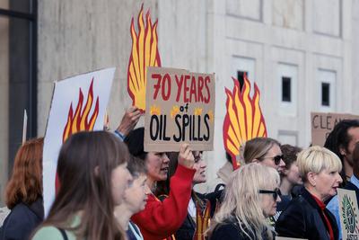 Campaigners Stage Oil Spill Outside Shell  HQ-stock-photo
