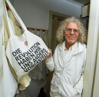 Interview zum 80. Geburtstag mit Rainer Langhans in seiner Wohnung in Schwabing am 015.06.2020 *** Interview on his 80th-stock-foto