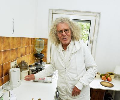 Interview zum 80. Geburtstag mit Rainer Langhans in seiner Wohnung in Schwabing am 015.06.2020 *** Interview on his 80t-stock-foto