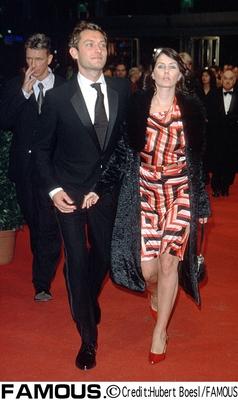 PICTURE CAPTION BERLIN FILM FESTIVAL WHO: STEVEN SODERBERGH, JUDE LAW (& wife SADIE FROST) RACHEL WEISZ, BOB HOSKINS, RO-stock-foto