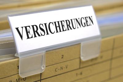 Dokumente von Versicherungen Ein H?ngeregister f?r Dokumente und Vertr?ge ist beschriftet mit: Versicherungen *** Insura-stock-foto