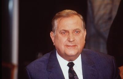 Bildnummer: 56753085  Datum: 01.07.1991  Copyright: imago/teutopressAlexander Schalck-Golodkowski (Politiker) 07/91 - Mann geboren am 03.07.1932 in Berlin als Alexander Golodkowski aufgewachsen in der DDR Deutsche Demokratische Republik Politiker Politik Partei SED Offizier im besonderen Einsatz im Ministerium f?r Staatssicherheit (MfS) Dr. jur. Jurist 1986-1989 Mitglied des ZK der SED 1989 Flucht DDR-Fl?chtling grauhaarig kurzhaarig seri?s Jackett Hemd Krawatte sitzend Saal Studio dunkel Show Talkshow Gast Portrait quer l?chelnd zuh?rend aufschauend People x0x xsk 1991 quer  56753085 Date 01 07 1991 Copyright Imago teutopress Alexander Schalck Golodkowski Politicians 07 91 Man born at 03 07 1932 in Berlin as Alexander Golodkowski grew up in the GDR German Democratic Republic Politicians politics Party SED Officer in particular Use in Ministry for State Security Stasi Dr jur Lawyer 1986 1989 Member the CC the SED 1989 Escape GDR Refugee grauhaarig short seriously Jacket Shirt Tie seated Room Studio dark Show Talk show Guest Portrait horizontal smiling listening looking up Celebrities x0x xSK 1991 horizontal-stock-foto