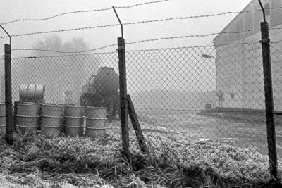 Aufgedeckt: Imes-Waffenlager in Kavelstorf - 02.12.1989: Am 2.12.1989 konnten Einwohner von Kavelstorf ein geheimes Waff-stock-foto